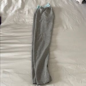 Gymshark grey leggings.